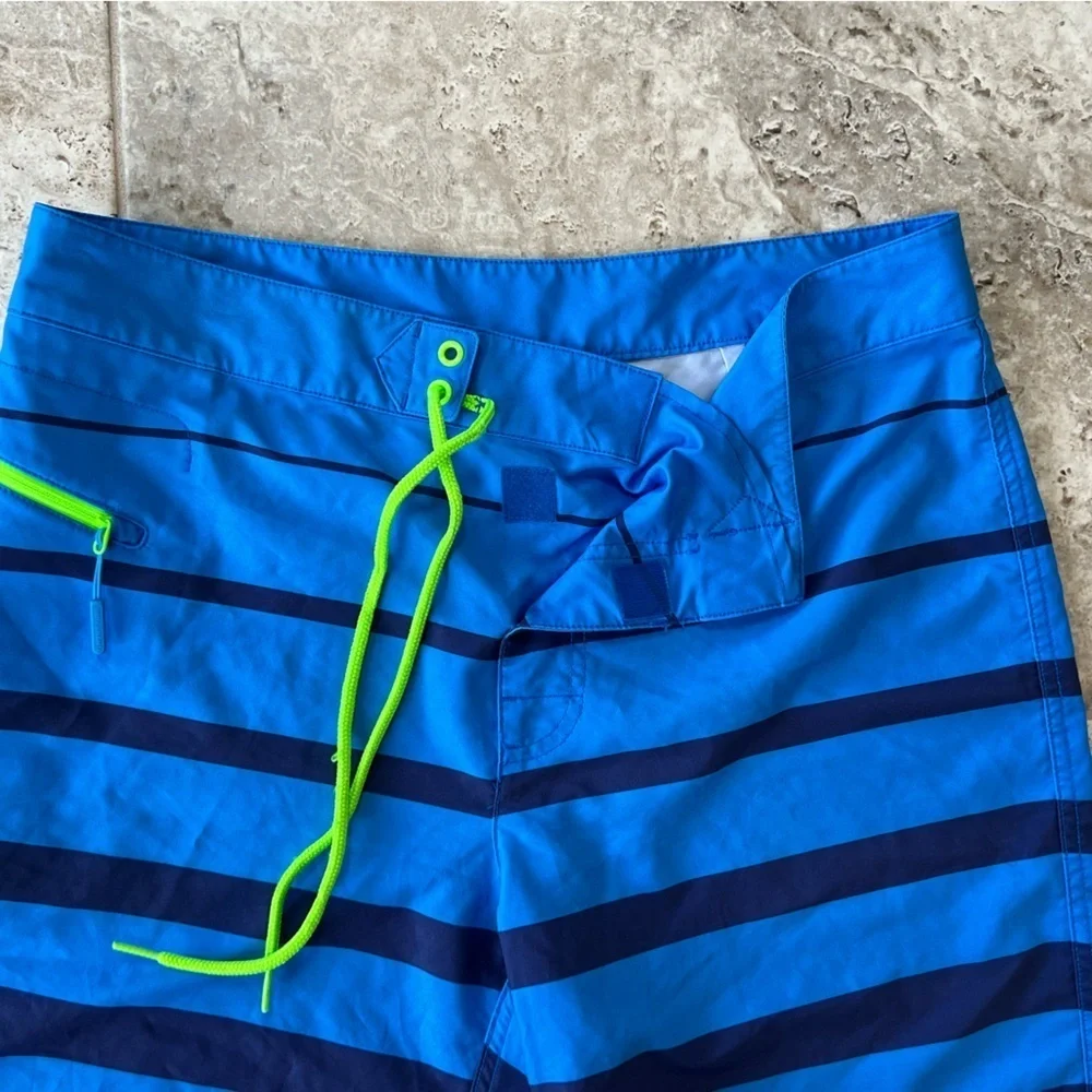 Vineyard Vines Blue Striped 9